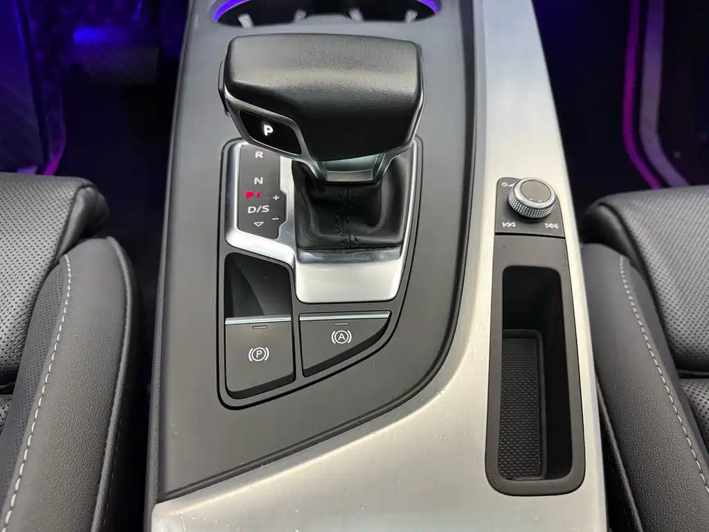 Audi A4L 2021 — фото 25