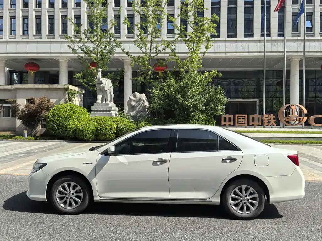 Toyota Camry 2014 — фото 2