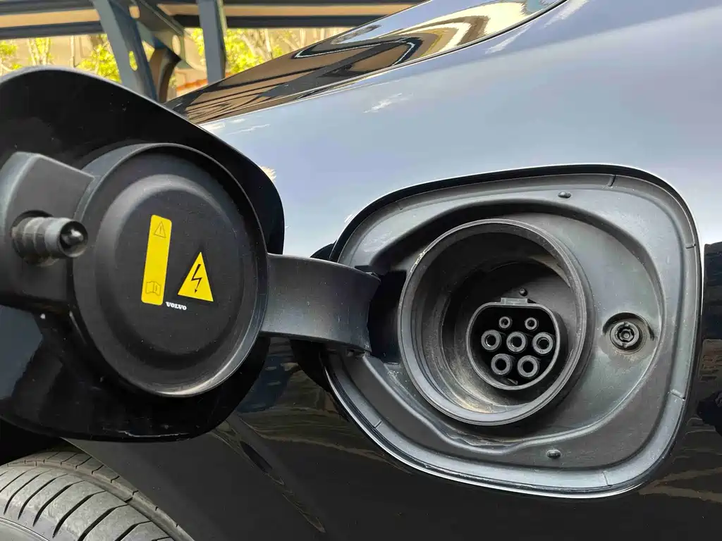 Volvo XC60 PHEV 2022 — фото 18