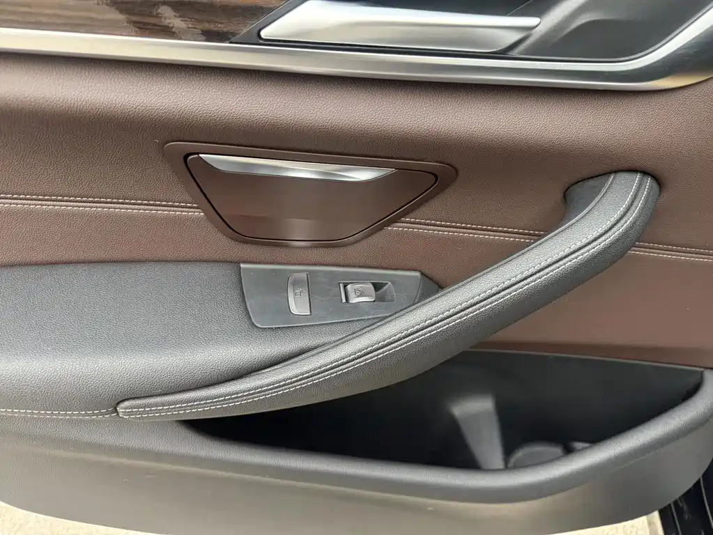 BMW 5 Series 2021 — фото 11