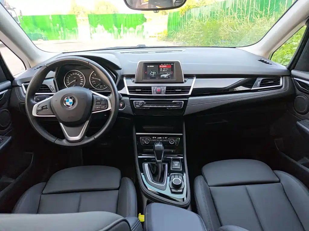 BMW 2 Series Station Wagon 2018 — фото 10