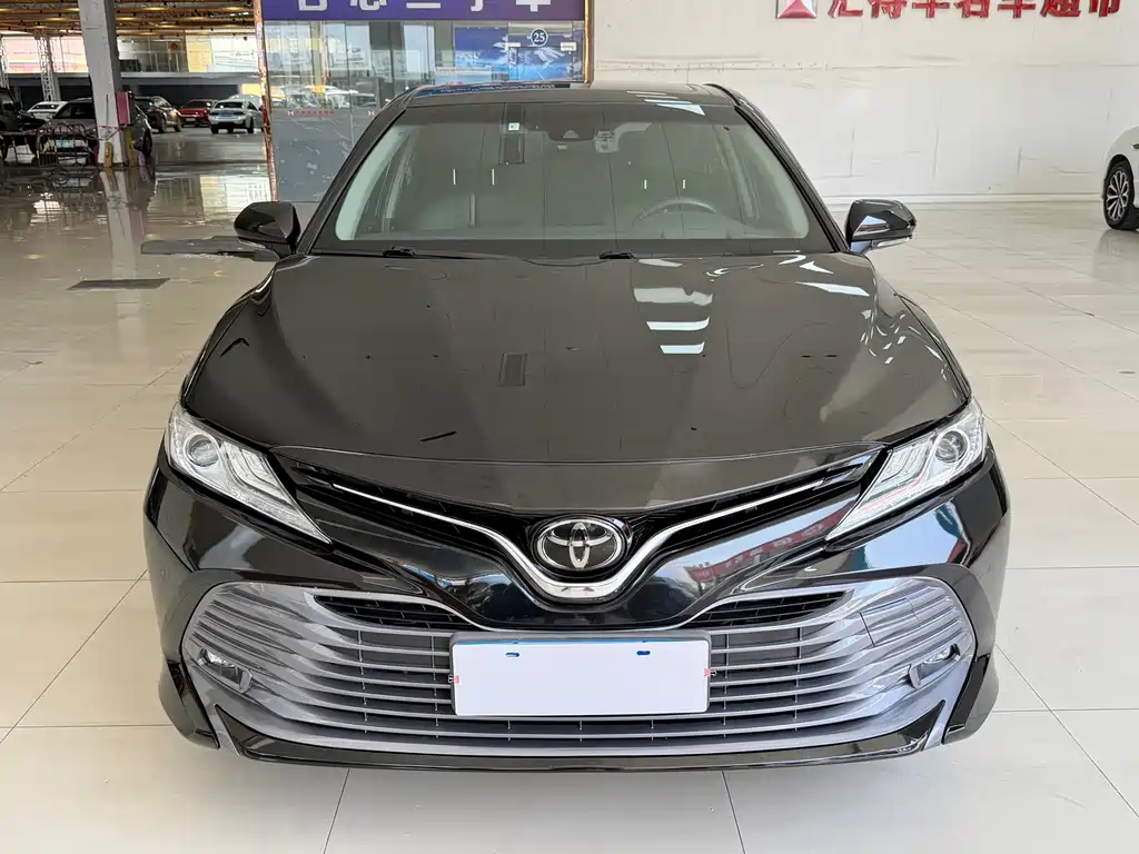 Toyota Camry 2021 — фото 2