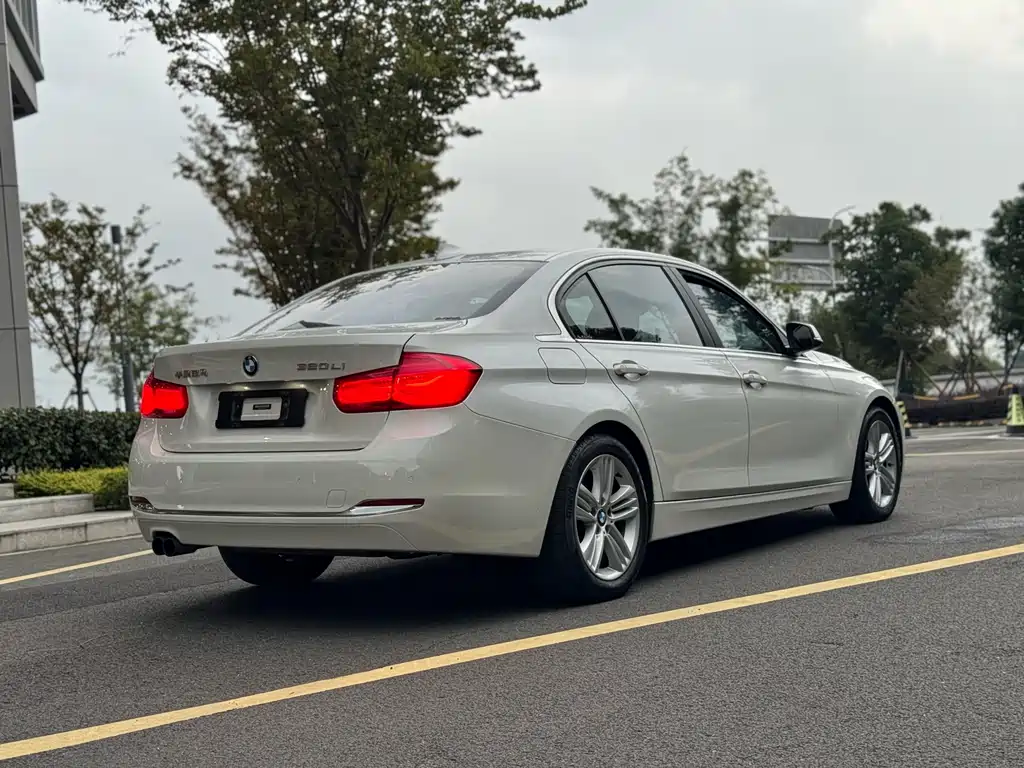 BMW 3 Series 2017 — фото 10