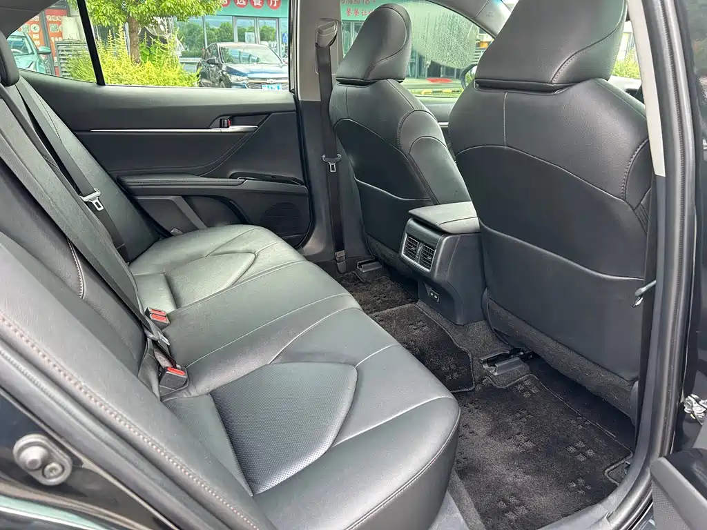Toyota Camry 2023 — фото 20