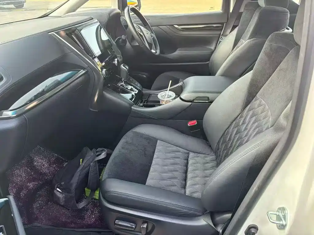 Toyota Vellfire 2018 — фото 10
