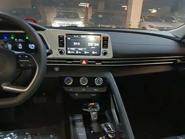 Hyundai Elantra 2023