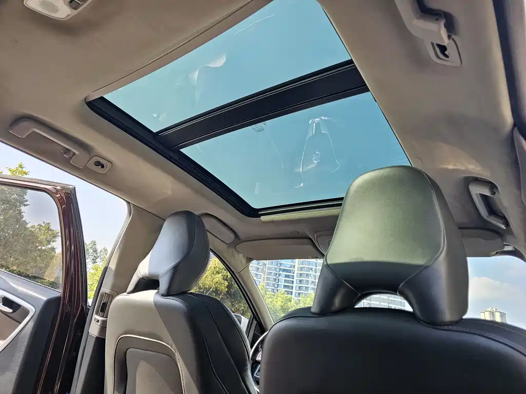 Volvo XC60 2015 — фото 2