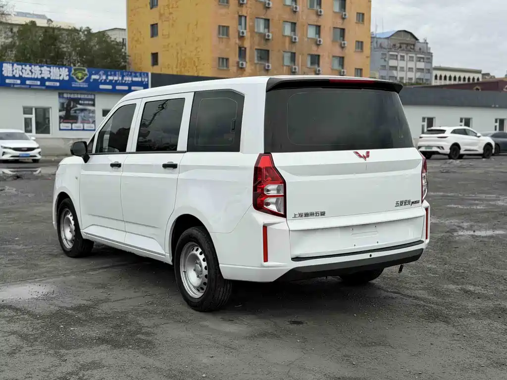 Wuling Hongguang PLUS 2023 — фото 7