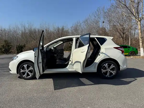 Nissan Tiida 2016