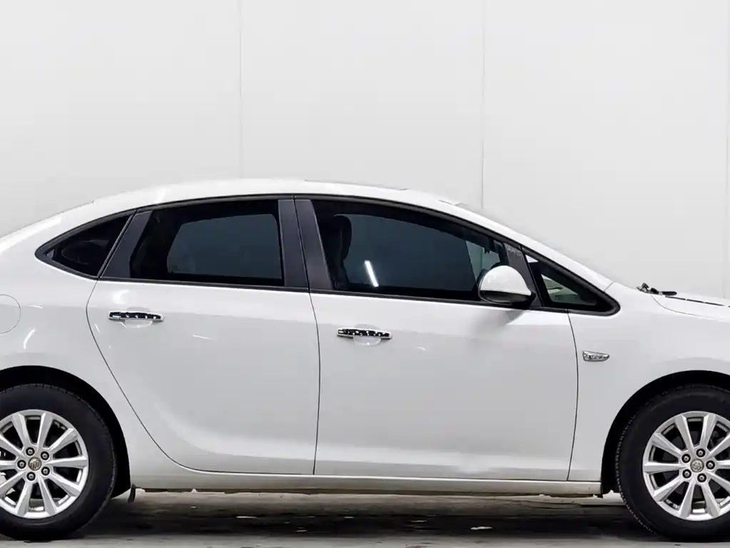 Buick Excelle 2015 — фото 8