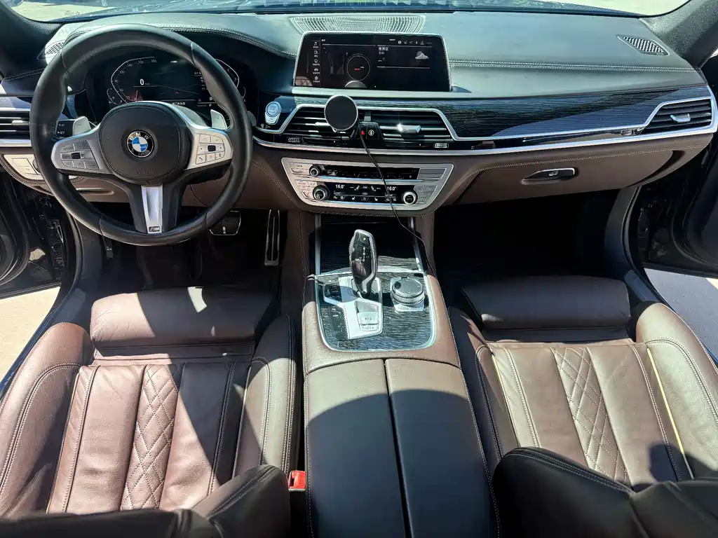 BMW 7 Series 2020 — фото 11