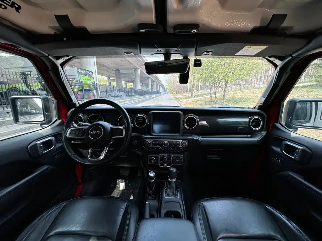 Jeep Wrangler 2022 — фото 18