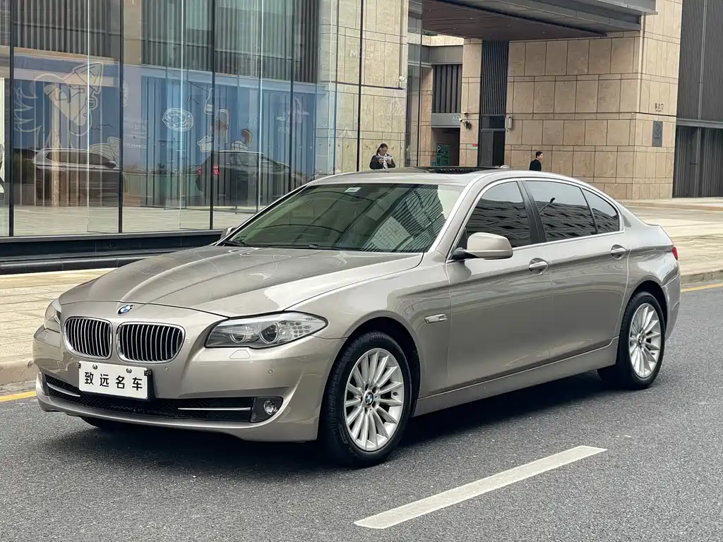 BMW 5 Series 2012 — фото 1