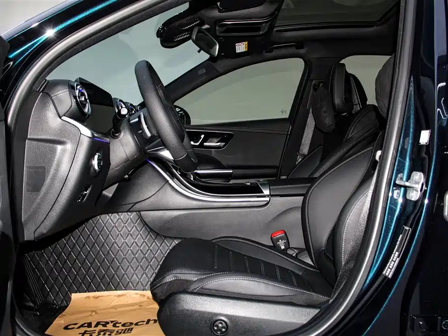 Mercedes-Benz C-Class 2025 — фото 24