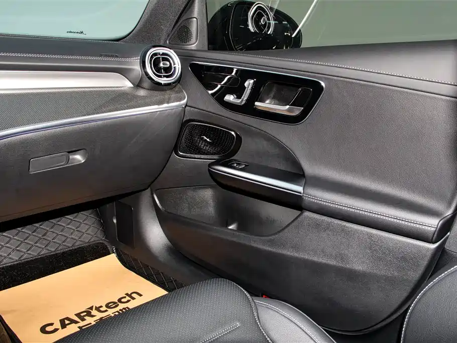 Mercedes-Benz C-Class 2025 — фото 22