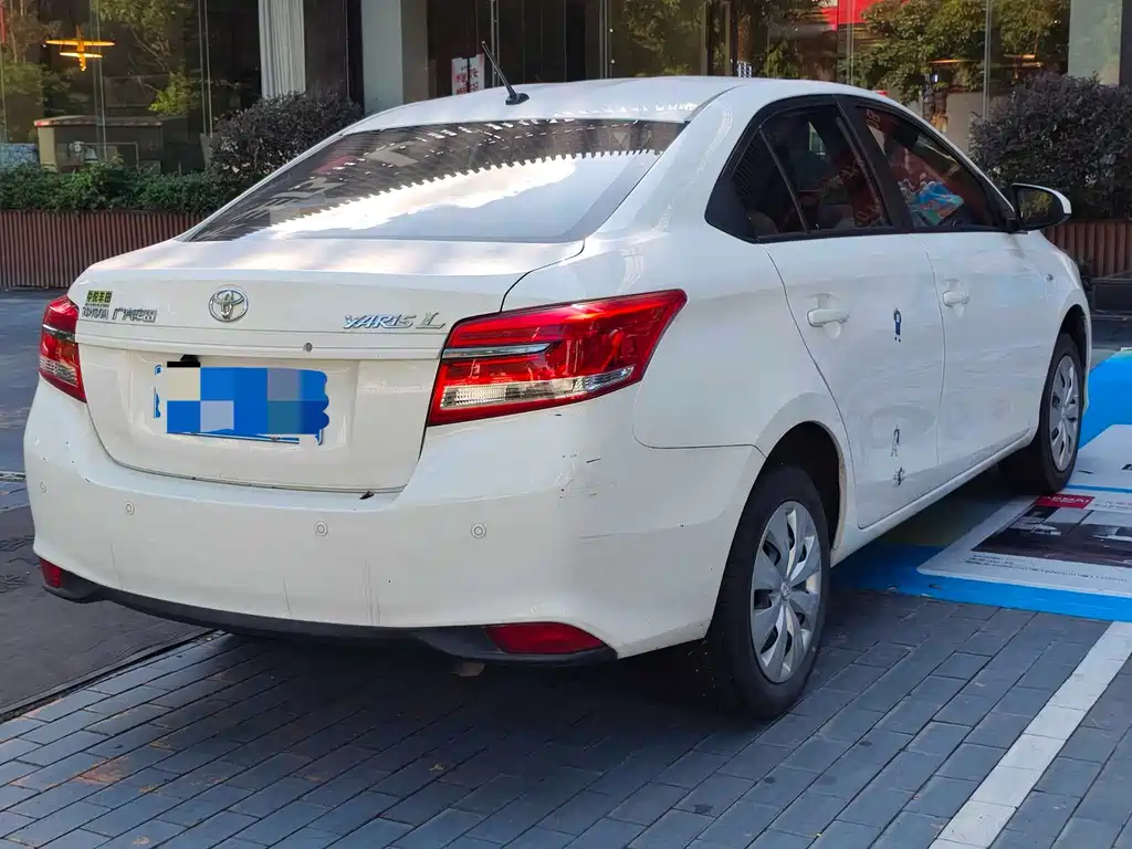 Toyota Yaris L 2020