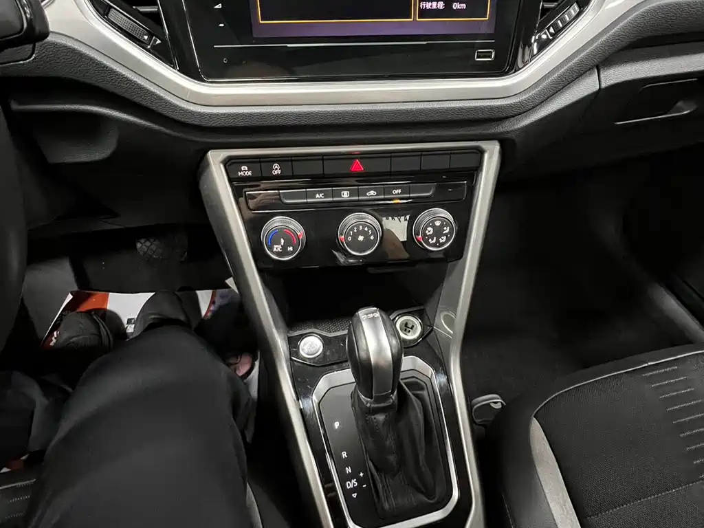 Volkswagen T-Roc 2023 — фото 16