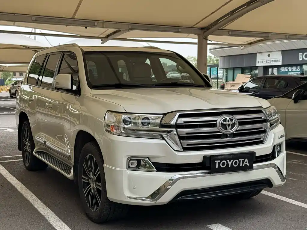 Toyota Land Cruiser 2018 — фото 1