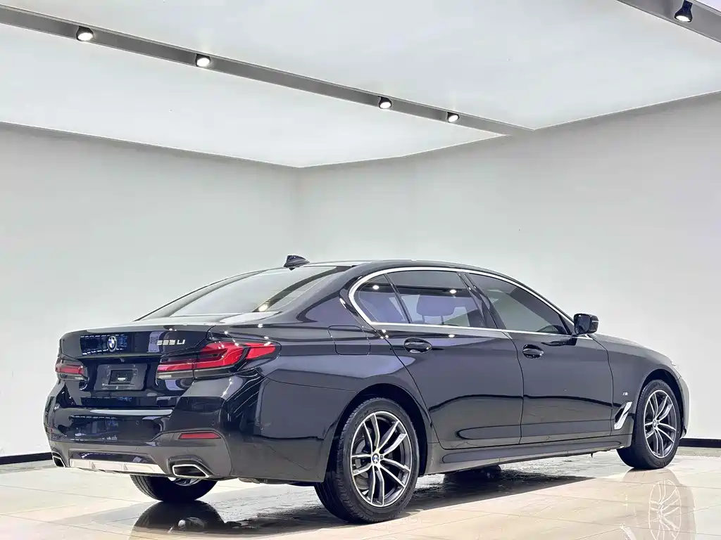 BMW 5 Series 2023 — фото 12