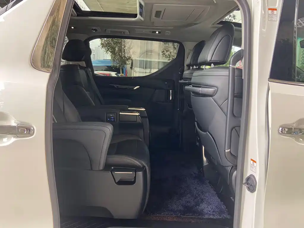 Toyota Vellfire 2022 — фото 13
