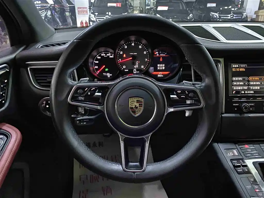 Porsche Macan 2017 — фото 12