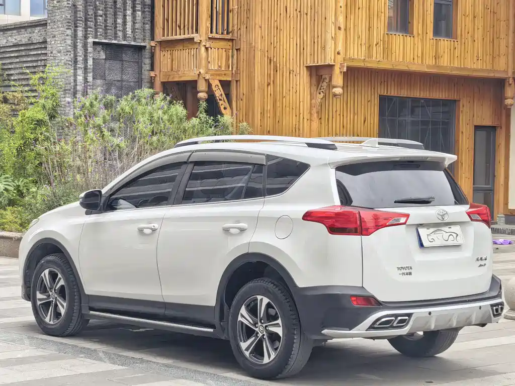 Toyota RAV4 2016 — фото 4