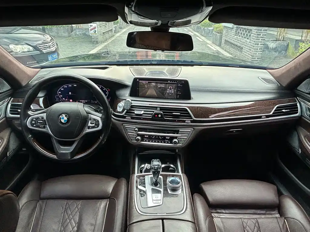 BMW 7 Series 2017 — фото 5