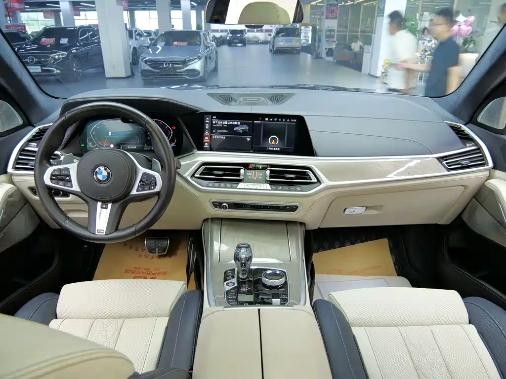 BMW X7 2021 — фото 10