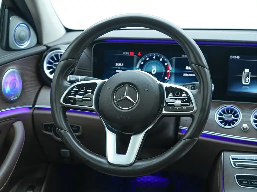 Mercedes-Benz E-Class 2020 — фото 18