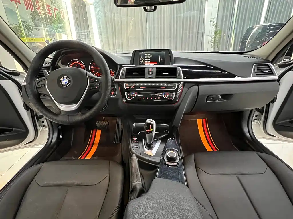 BMW 3 Series 2017 — фото 16