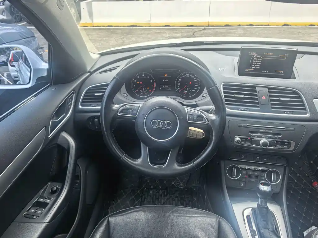 Audi Q3 2017 — фото 13