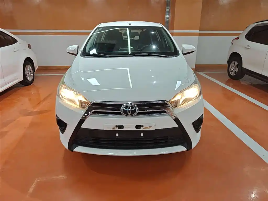 Toyota Yaris L 2015 — фото 3