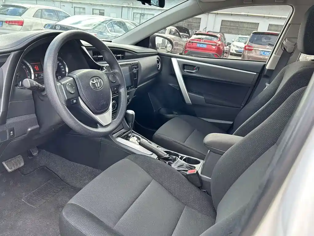 Toyota Corolla 2018 — фото 13