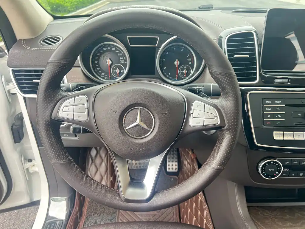 Mercedes-Benz GLE 2018 — фото 19