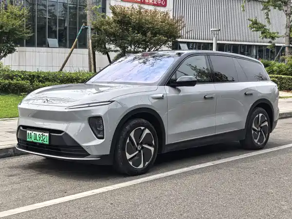 NIO ES8 2024