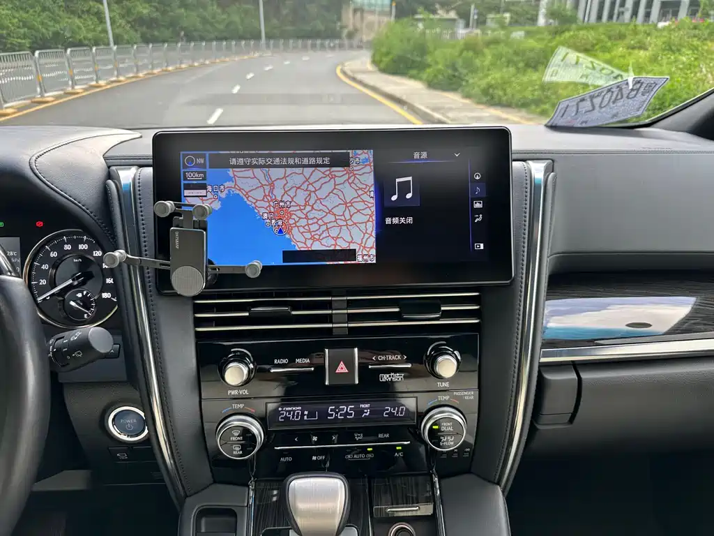 Lexus LM 2021 — фото 9