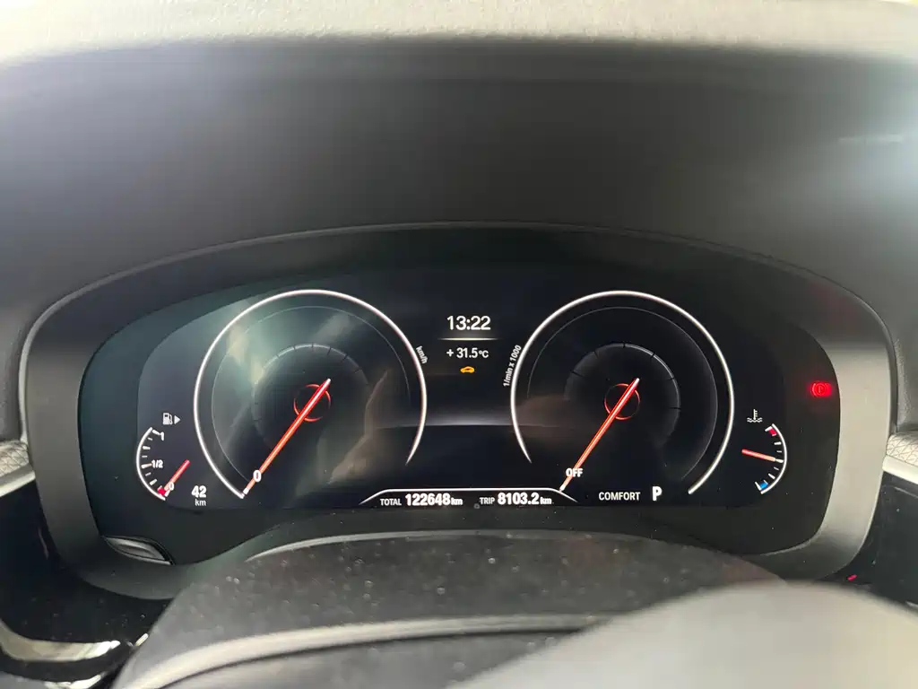 BMW 5 Series 2019 — фото 13