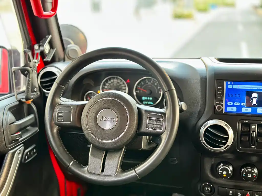 Jeep Wrangler 2015 — фото 18