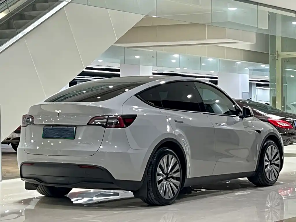 Tesla Model Y 2022 — фото 5