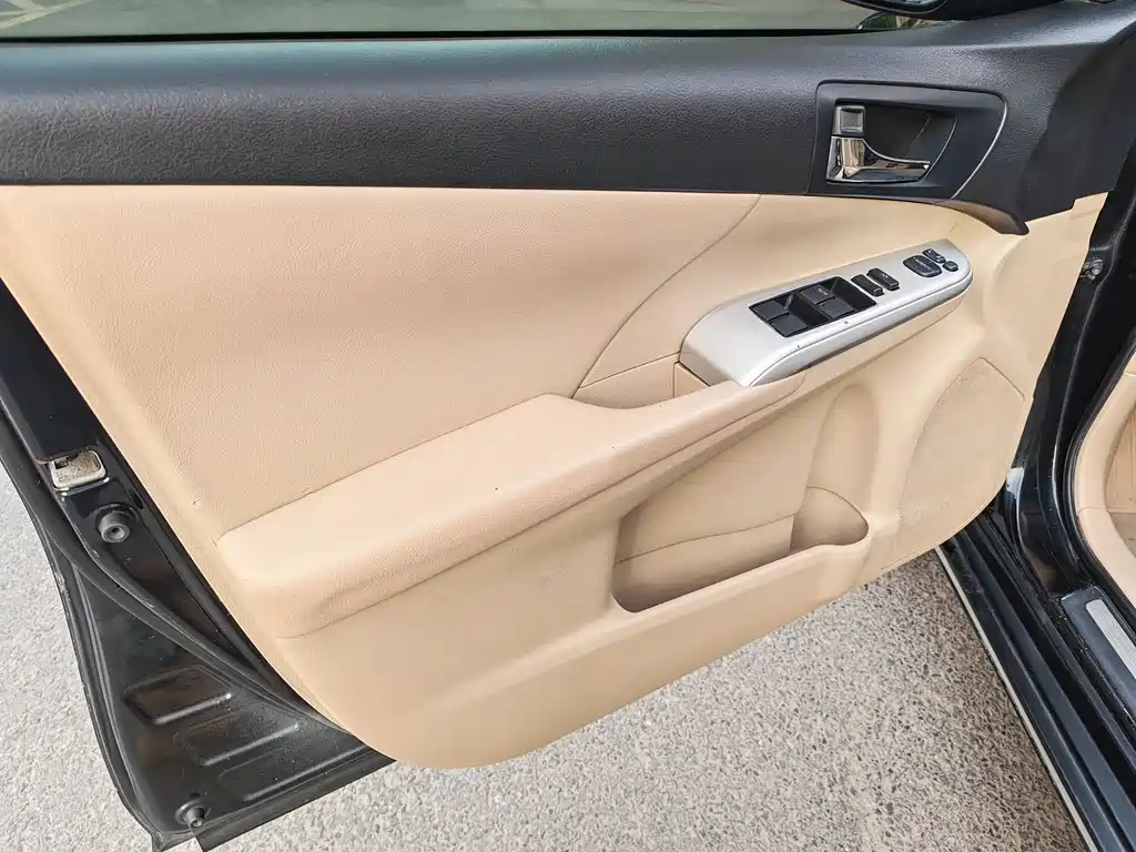 Toyota Camry 2012 — фото 12