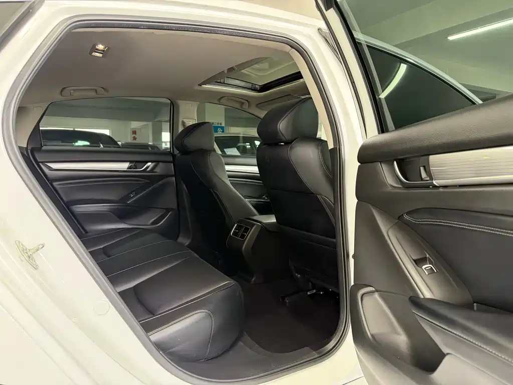 Honda Accord 2019 — фото 10