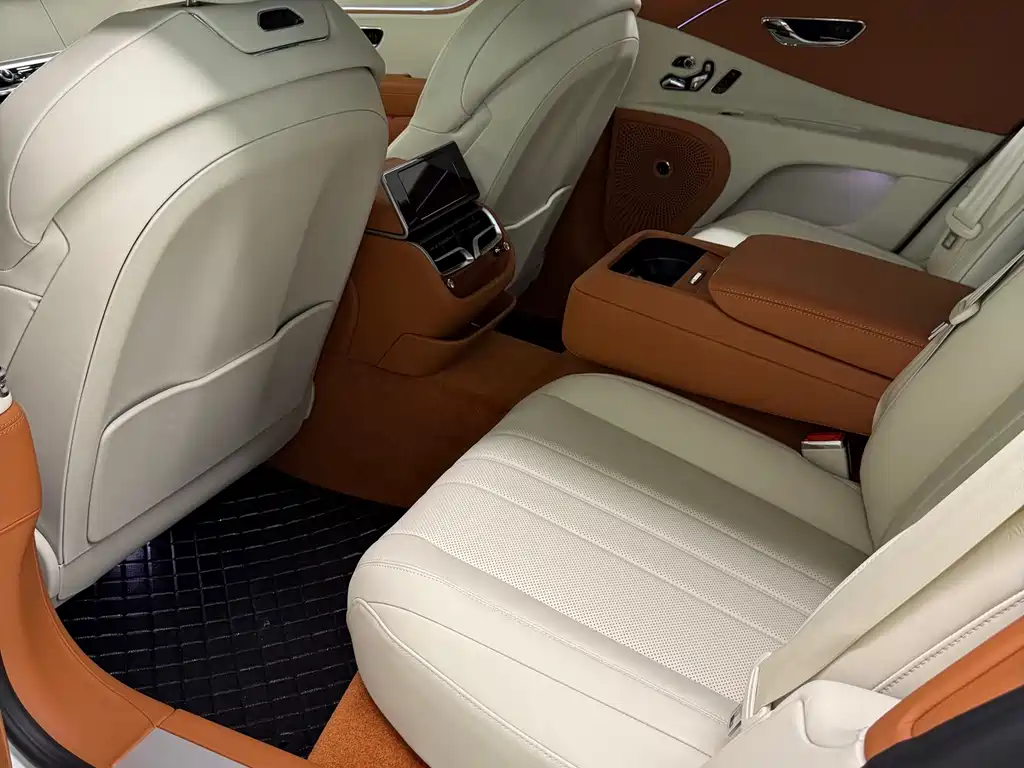 Bentley Flying Spur — фото 3