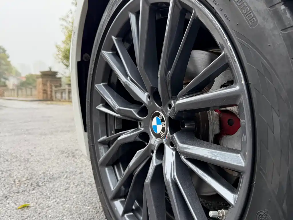 BMW 3 Series 2019 — фото 16