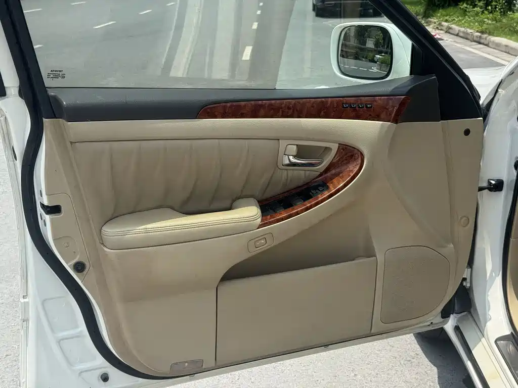 Toyota Crown 2005 — фото 18