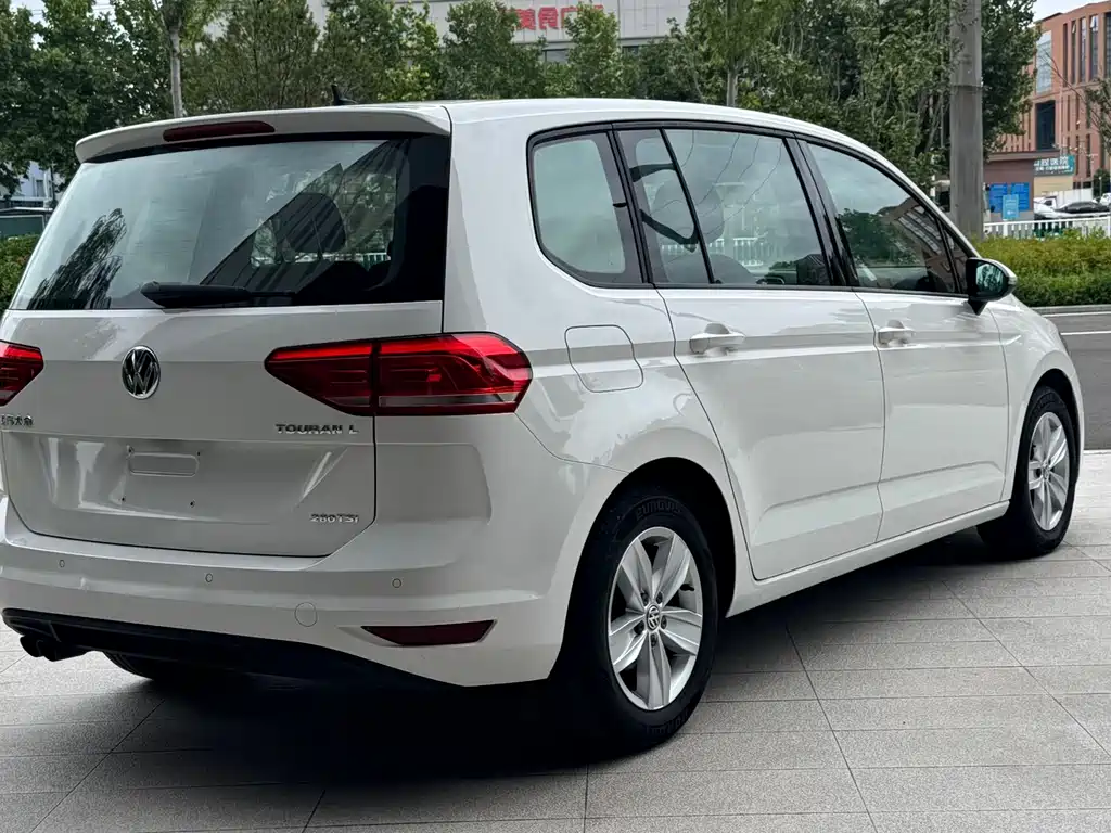 Volkswagen Touran 2017 — фото 9