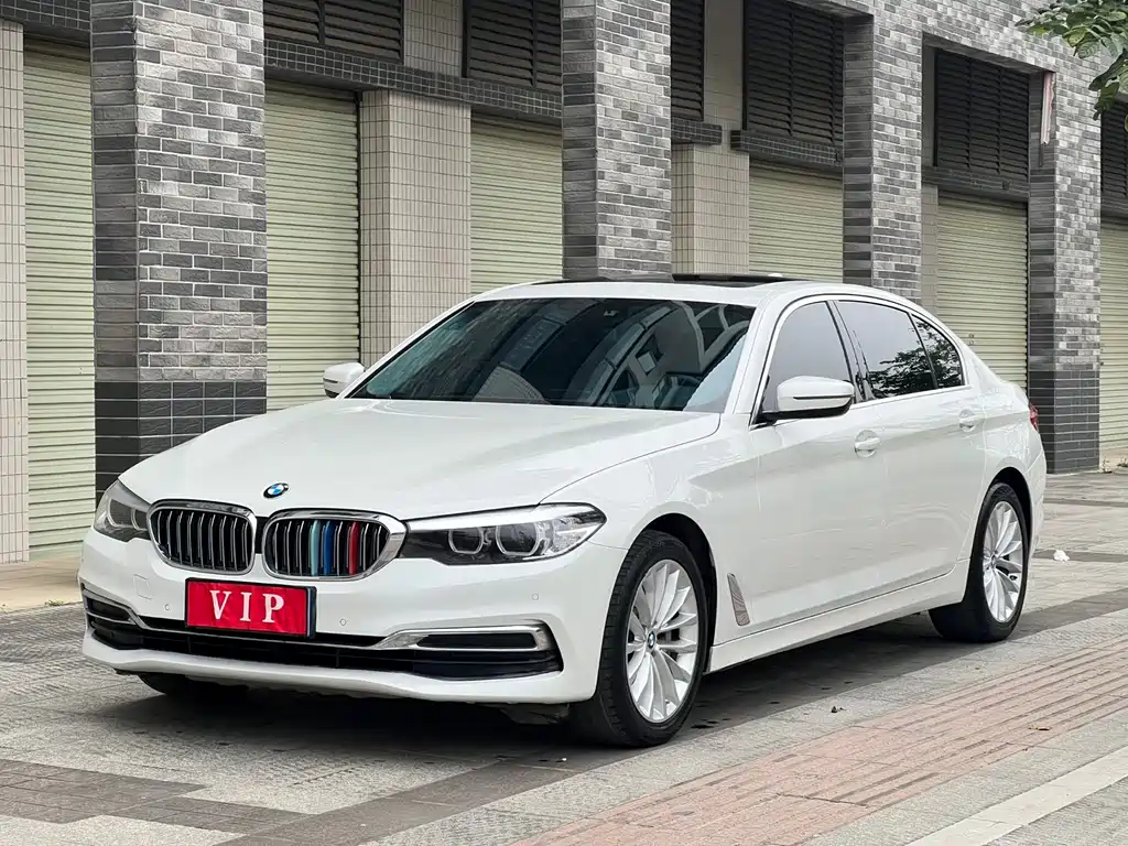 BMW 5 Series 2019 — фото 1