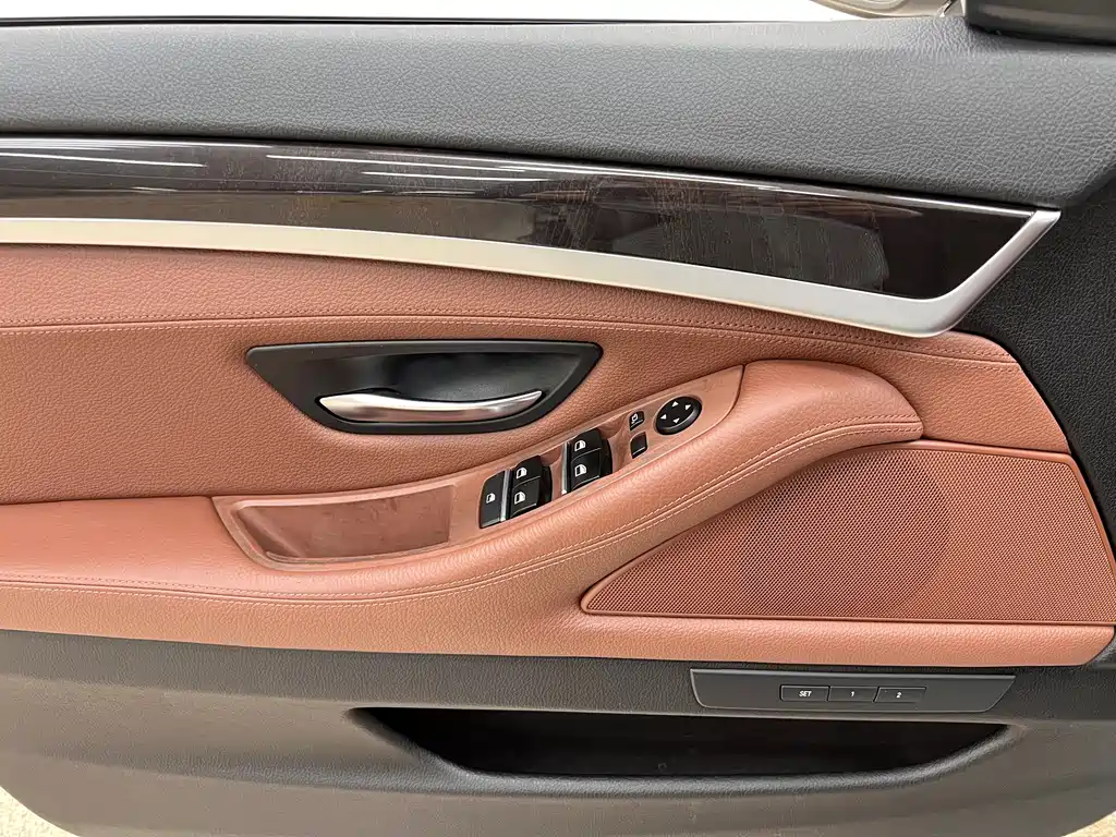 BMW 5 Series 2017 — фото 12
