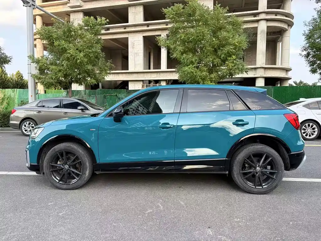 Audi Q2L 2020