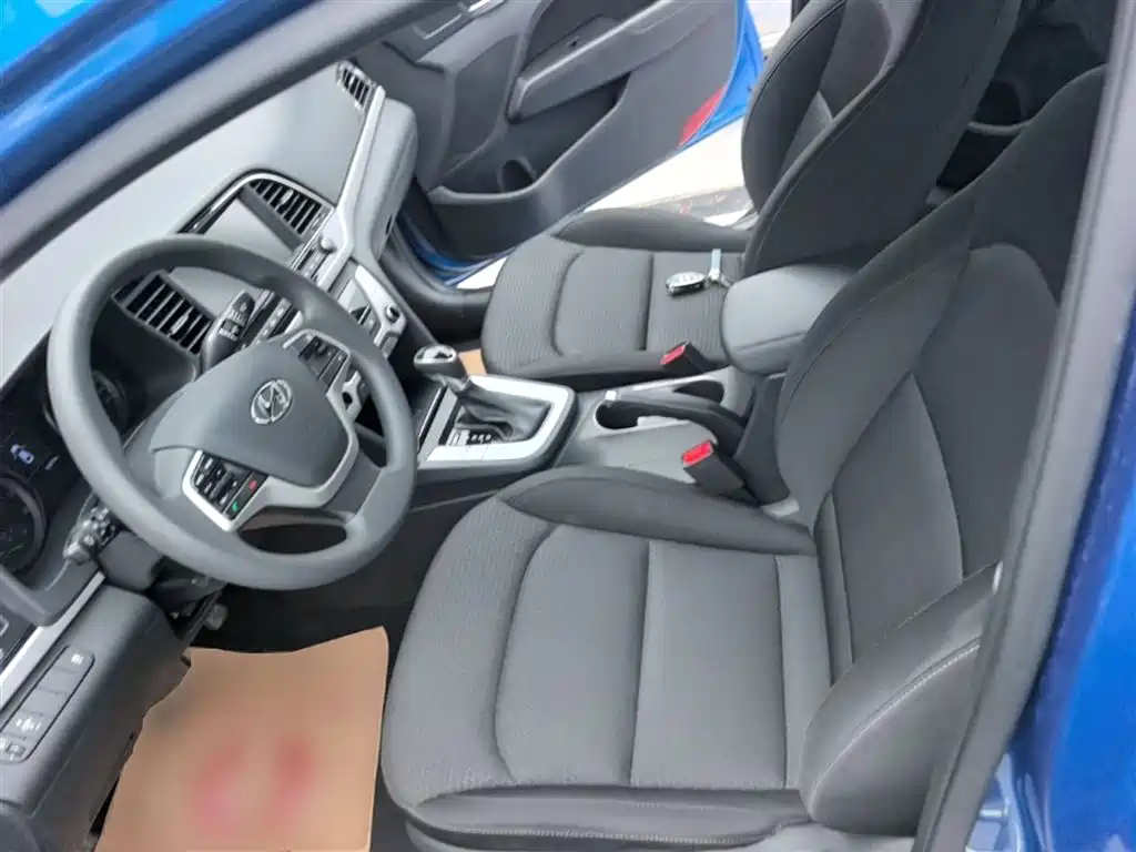 Hyundai Elantra 2018 — фото 15
