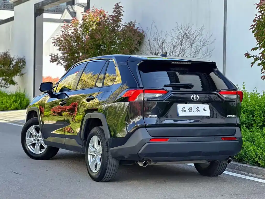 Toyota RAV4 2020 — фото 5